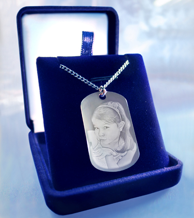 halsband med bildgravyr